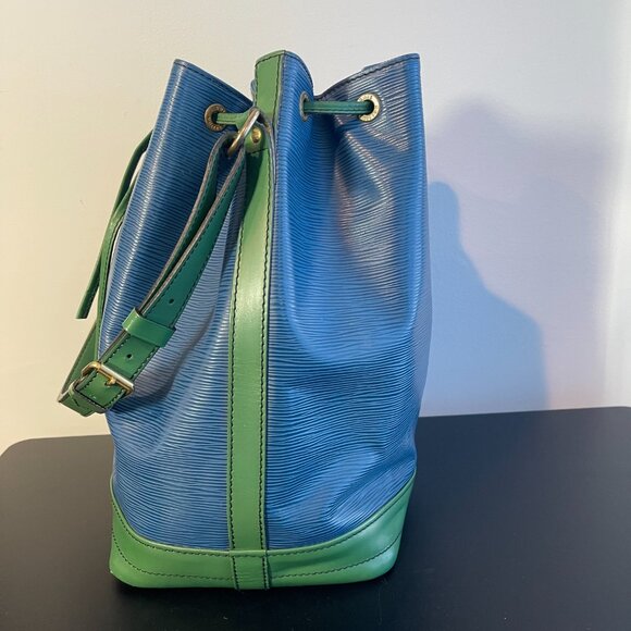 Louis Vuitton 1992 Vintage Bi-Color Epi Leather Petit Noé Bucket Bag - Preowned - Picture 4 of 16